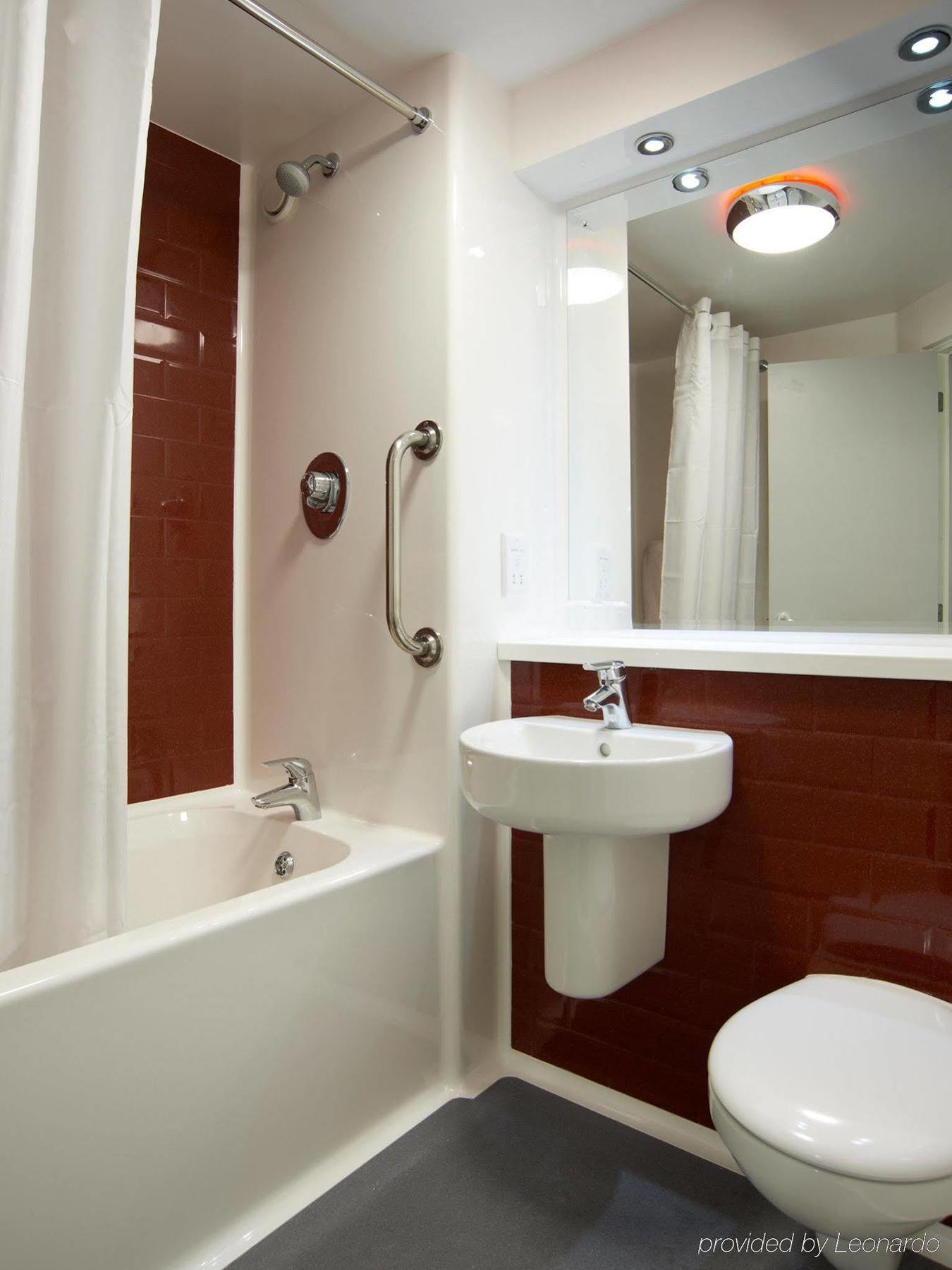 Travelodge Bethnal Hotel 2*